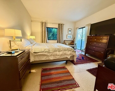 637 Wilcox Avenue - Photo Thumbnail 13
