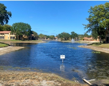 4863 Via Palm Lakes - Photo Thumbnail 9