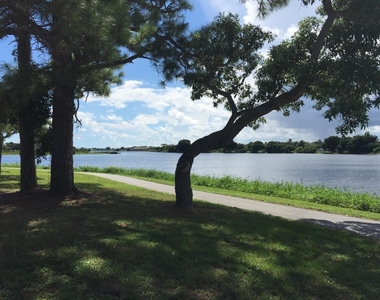 2960 Lake Osborne Drive - Photo Thumbnail 11