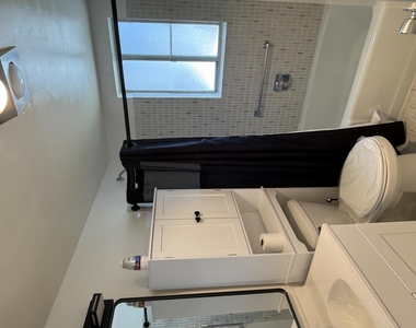 2960 Lake Osborne Drive - Photo Thumbnail 16