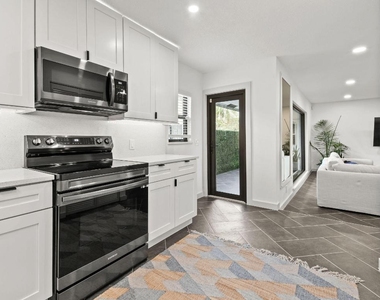 630 Ne 15th Place - Photo Thumbnail 11