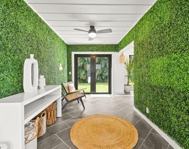 630 Ne 15th Place - Photo Thumbnail 4