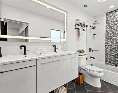 630 Ne 15th Place - Photo Thumbnail 18