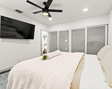 630 Ne 15th Place - Photo Thumbnail 17