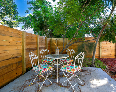 609 S Arnold Avenue - Photo Thumbnail 16
