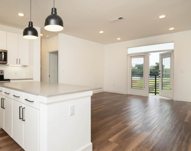 1401 Art Dilly Dr. - Photo Thumbnail 6