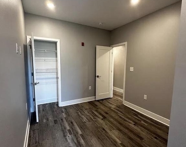 3817 Wallace Street - Photo Thumbnail 9