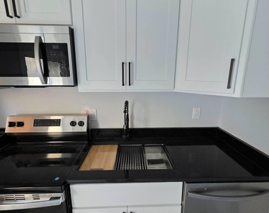 114 Chaucer Court - Photo Thumbnail 5