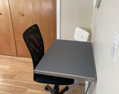 114 Chaucer Court - Photo Thumbnail 10