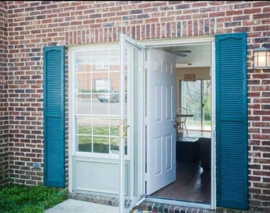 114 Chaucer Court - Photo Thumbnail 20