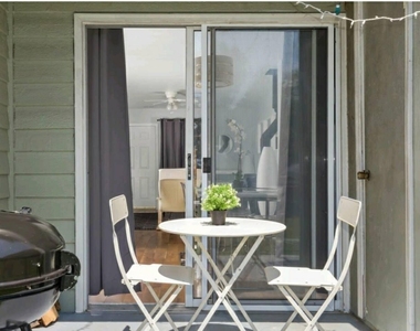 114 Chaucer Court - Photo Thumbnail 17