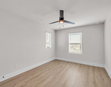 9312 Curious Squirrel St - Photo Thumbnail 15