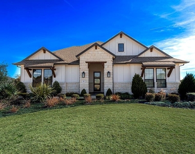 217 Northcrest Dr - Photo Thumbnail 2