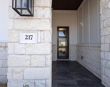 217 Northcrest Dr - Photo Thumbnail 4