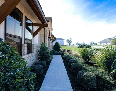 217 Northcrest Dr - Photo Thumbnail 3
