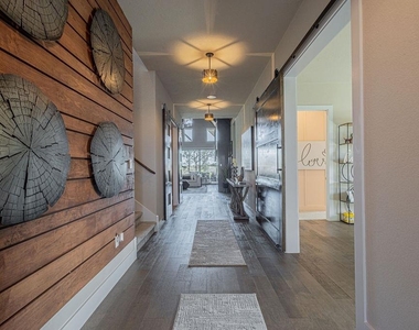 217 Northcrest Dr - Photo Thumbnail 5