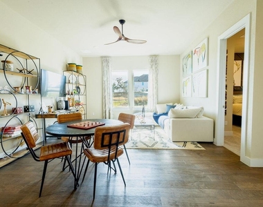 217 Northcrest Dr - Photo Thumbnail 6
