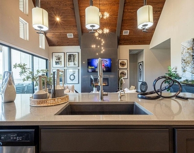 217 Northcrest Dr - Photo Thumbnail 15
