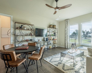 217 Northcrest Dr - Photo Thumbnail 7