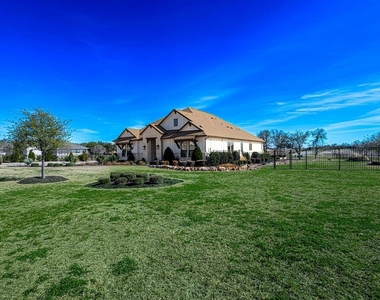217 Northcrest Dr - Photo Thumbnail 1