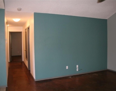 103 Cloudview Dr - Photo Thumbnail 5