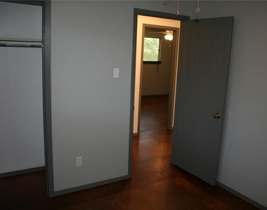 103 Cloudview Dr - Photo Thumbnail 10