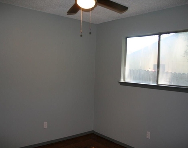 103 Cloudview Dr - Photo Thumbnail 9