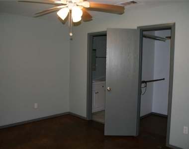 103 Cloudview Dr - Photo Thumbnail 12