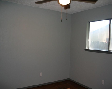 103 Cloudview Dr - Photo Thumbnail 8