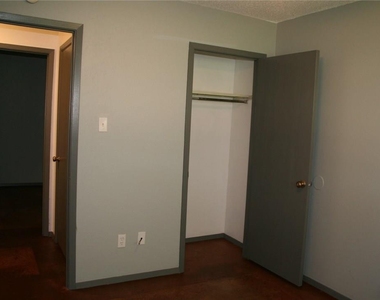 103 Cloudview Dr - Photo Thumbnail 7