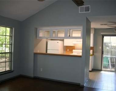 103 Cloudview Dr - Photo Thumbnail 2