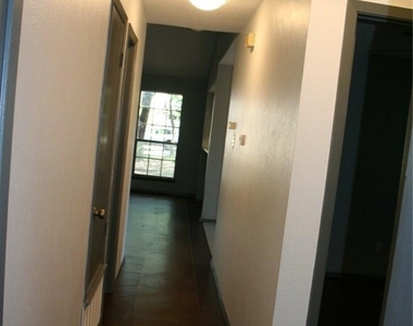 103 Cloudview Dr - Photo Thumbnail 13