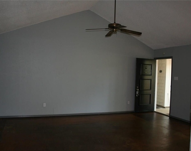 103 Cloudview Dr - Photo Thumbnail 1