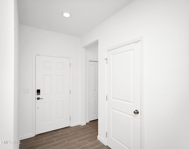 348 Rosemont Drive - Photo Thumbnail 2