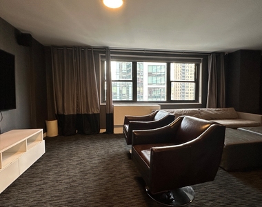 East 39th Street - Photo Thumbnail 5