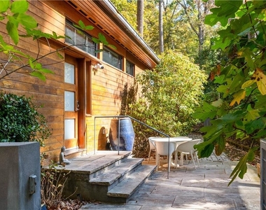 515 Claire Drive Ne - Photo Thumbnail 4
