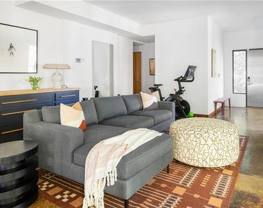 515 Claire Drive Ne - Photo Thumbnail 18