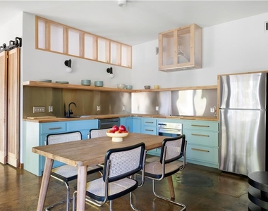 515 Claire Drive Ne - Photo Thumbnail 3