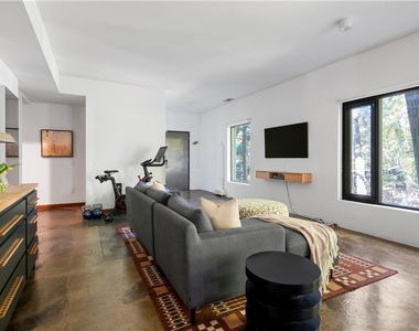 515 Claire Drive Ne - Photo Thumbnail 16