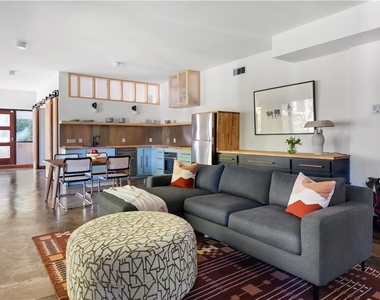 515 Claire Drive Ne - Photo Thumbnail 5