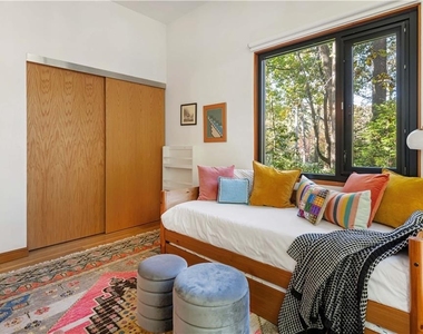 515 Claire Drive Ne - Photo Thumbnail 2