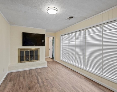 1201 Shoreham Drive - Photo Thumbnail 7