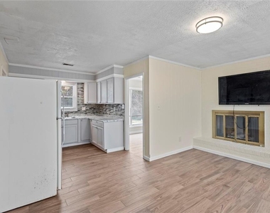 1201 Shoreham Drive - Photo Thumbnail 6