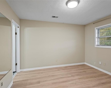 1201 Shoreham Drive - Photo Thumbnail 10
