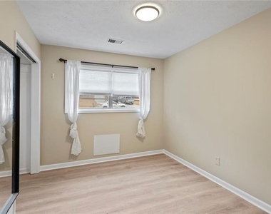 1201 Shoreham Drive - Photo Thumbnail 13