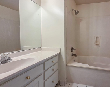 2502 Oak Hill Overlook - Photo Thumbnail 26