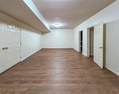 2502 Oak Hill Overlook - Photo Thumbnail 41
