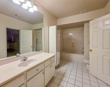 2502 Oak Hill Overlook - Photo Thumbnail 40