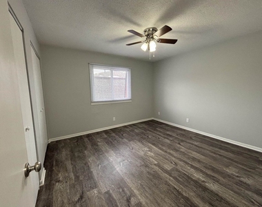 2501 E 50th Street - Photo Thumbnail 4