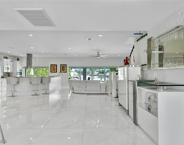 6448 Griffin Boulevard - Photo Thumbnail 14